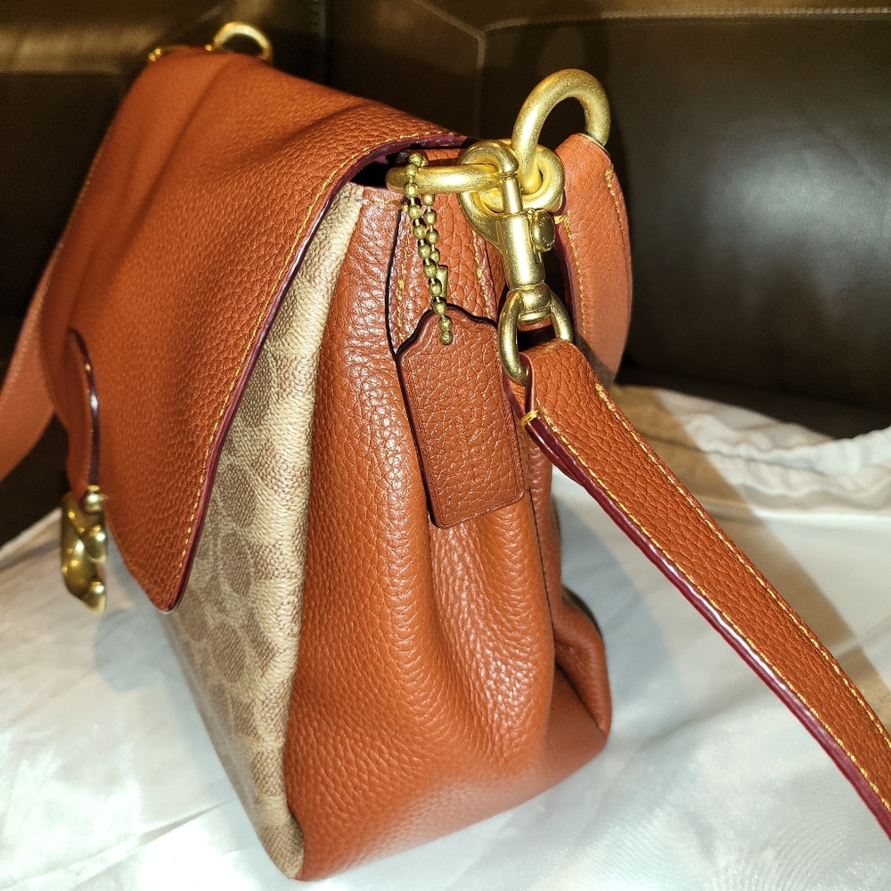 100% Authentic leather Coach - Picture 2 of 5